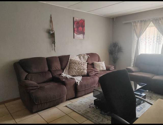 2 BEDROOM TOWNHOUSE TO LET IN DALPARK EXT 11